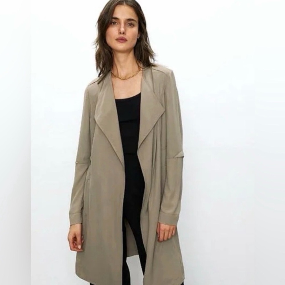 Aritzia Babaton Flowy Trench - Beige